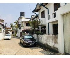 House (Upstair) for rent in Raththanapitiya