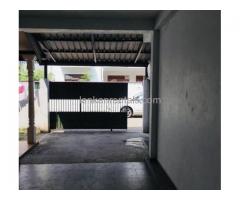 House (Upstair) for rent in Raththanapitiya